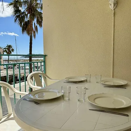 Apartment 2 Pieces Avec Terrasse Et Parking A 150m De La - Fr-1-225-451 *