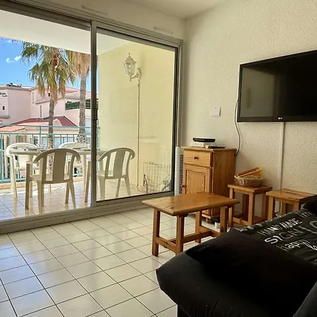 2 Pieces Avec Terrasse Et Parking A 150m De La - Fr-1-225-451 Apartment