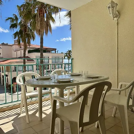 Apartment 2 Pieces Avec Terrasse Et Parking A 150m De La - Fr-1-225-451