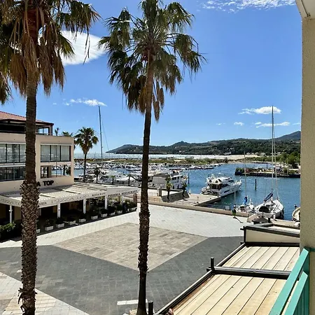 Apartment 2 Pieces Avec Terrasse Et Parking A 150m De La - Fr-1-225-451 *